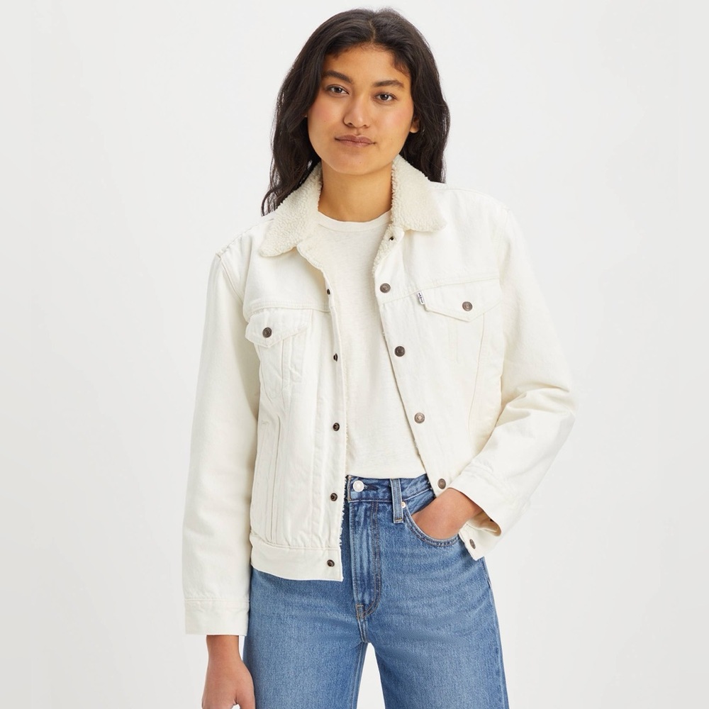 NWOT Levi's Ex-boyfriend Sherpa Trucker Jacket